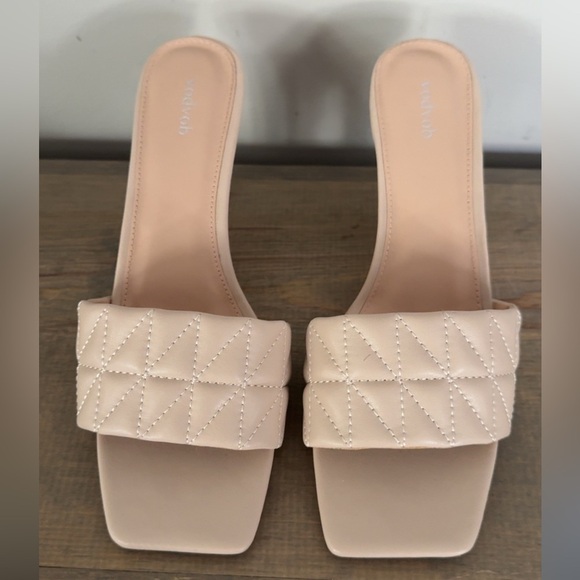 Beige Quilted Heels - Picture 7 of 10